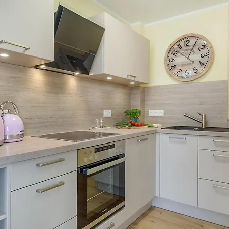 With 1 Bedroom *